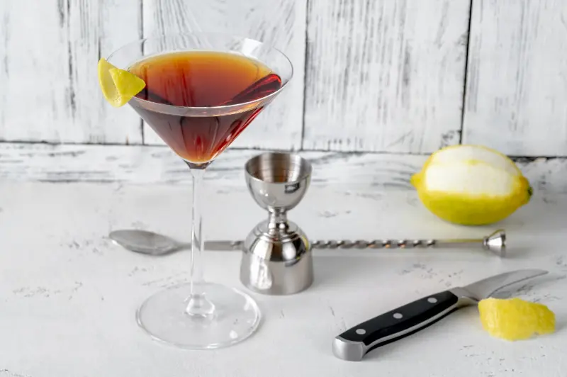 Martinez alkoholisk cocktail mixet af gin og vermouth