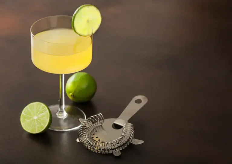 Strainer til at si og filtrere væsker i forbindelse med at lave cocktails og drinks.